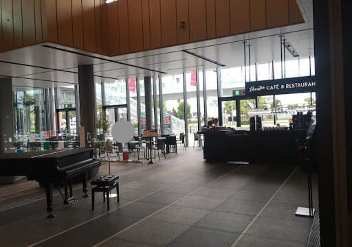 高崎市栄町にある 高崎芸術劇場 で観劇 オシャレなカフェも併設 おでかけマップ さいほくらし 埼玉北部 群馬南部のローカルメディア